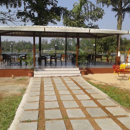 Savshanti Lake Resort Saputara Esterno foto