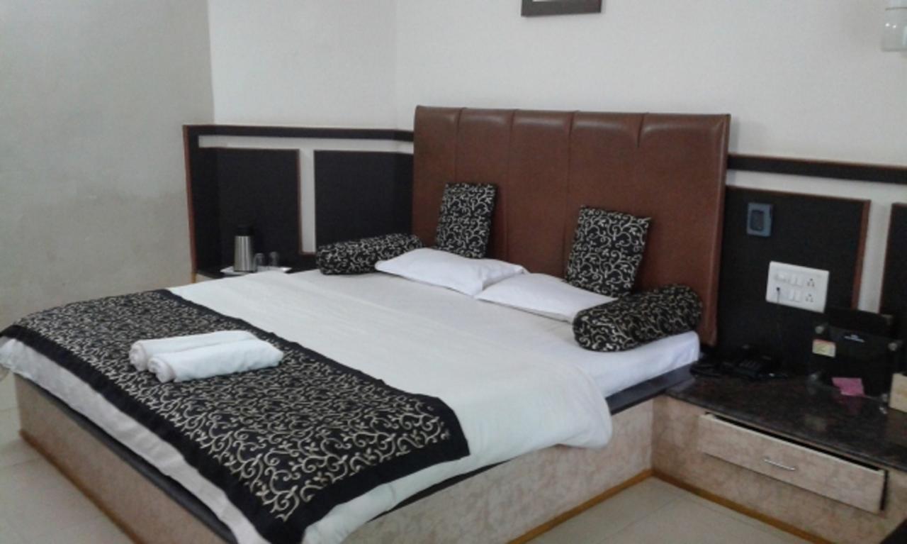 Savshanti Lake Resort Saputara Esterno foto