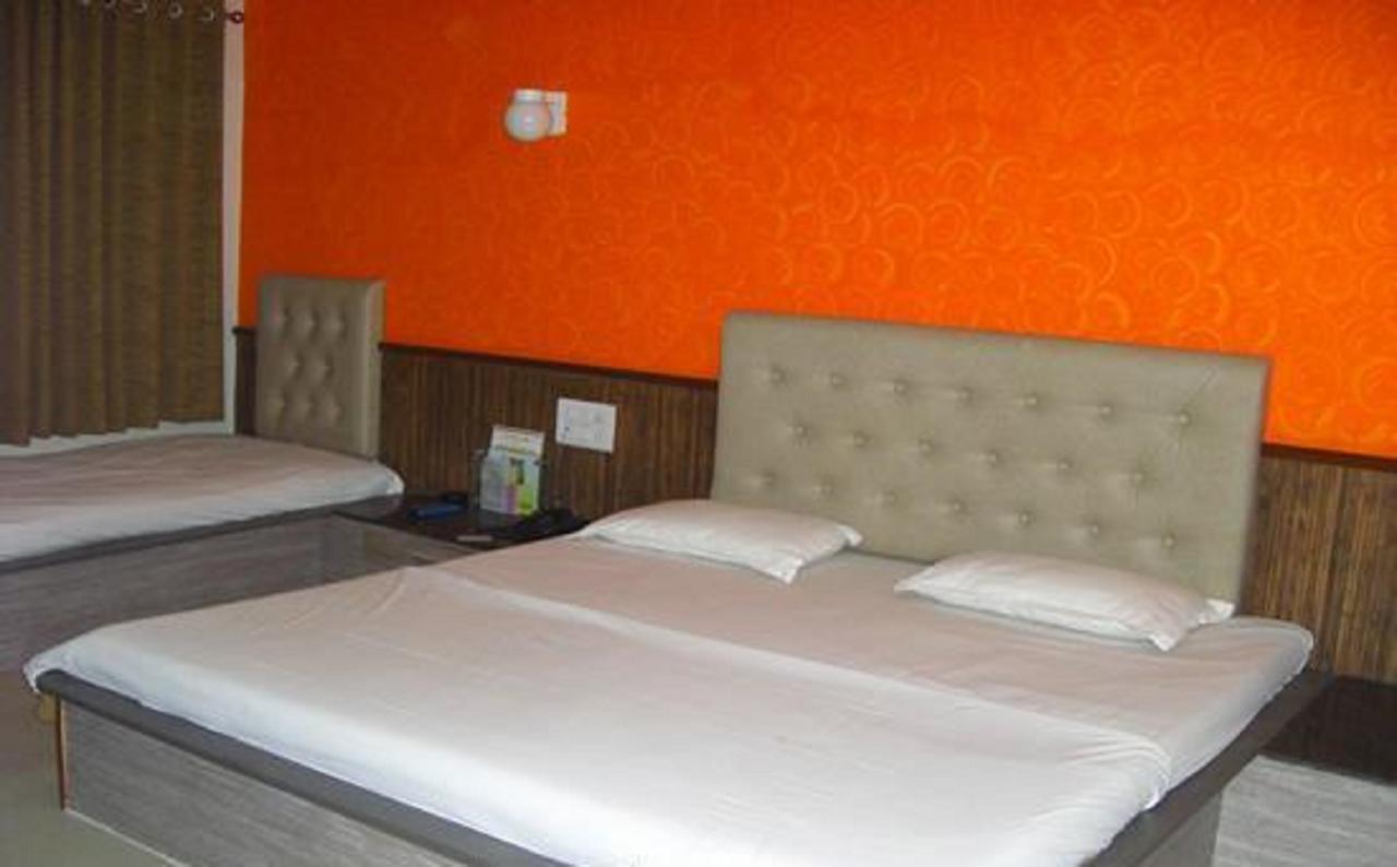 Savshanti Lake Resort Saputara Esterno foto