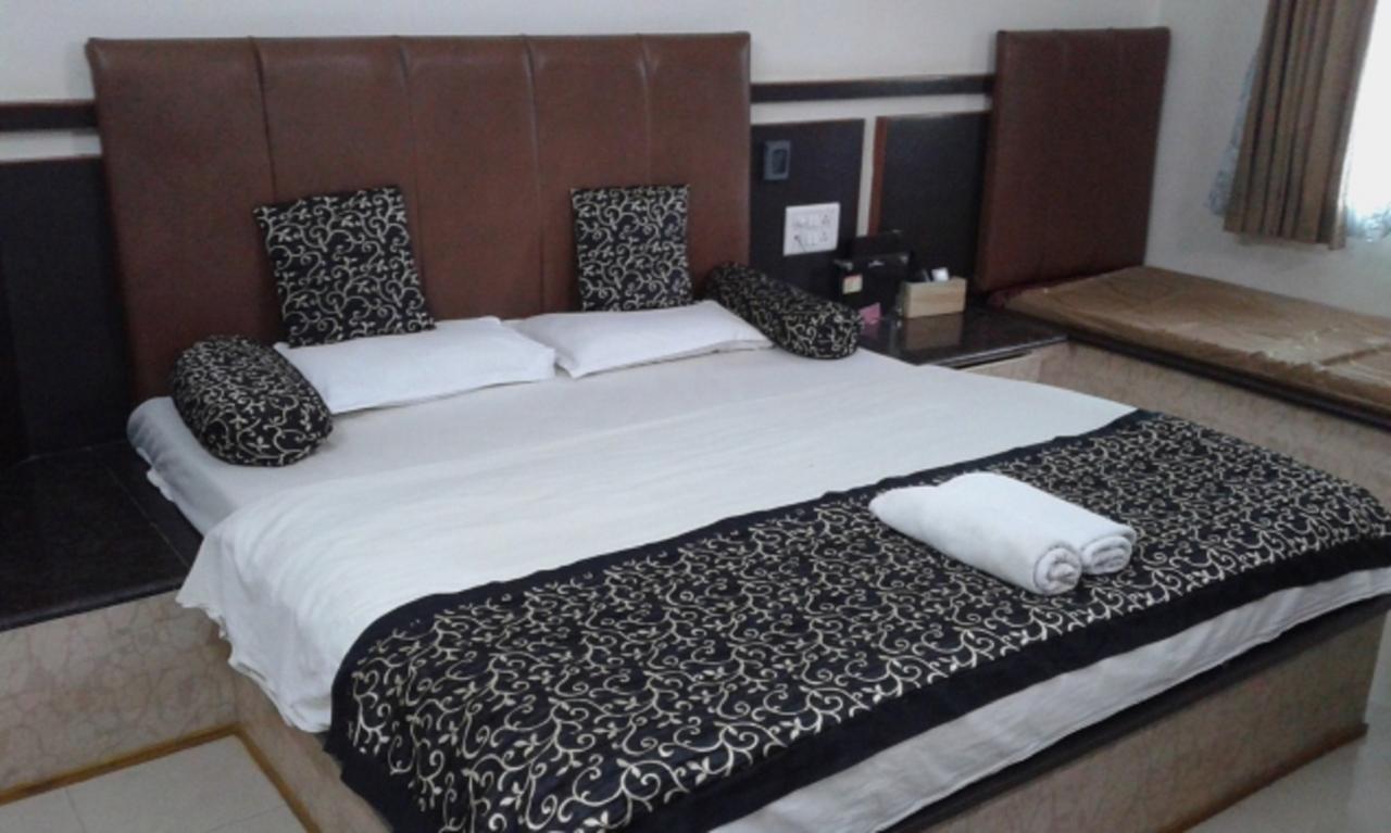 Savshanti Lake Resort Saputara Esterno foto