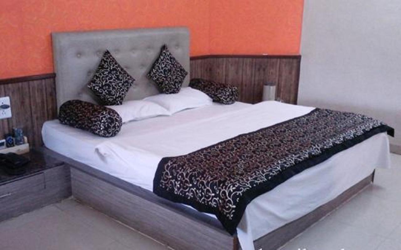 Savshanti Lake Resort Saputara Esterno foto