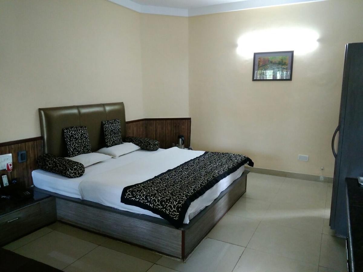 Savshanti Lake Resort Saputara Esterno foto