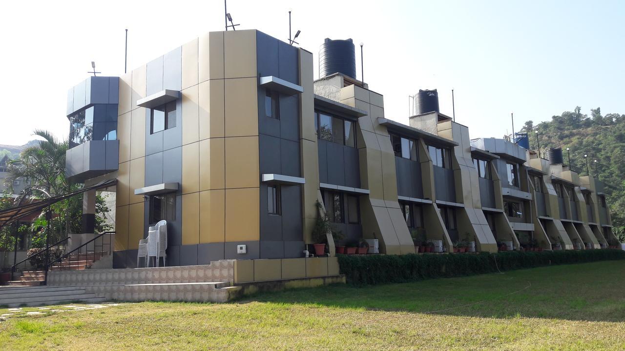 Savshanti Lake Resort Saputara Esterno foto